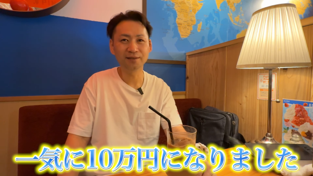 物販ONEの合宿参加を機に月利10万円を突破し、笑顔でインタビューに答える秋田さん