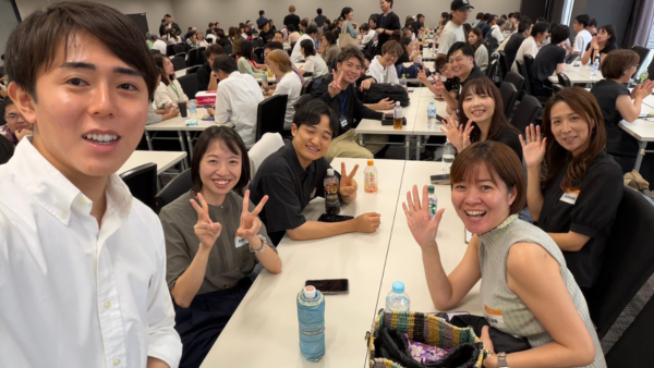 大阪オフ会で生徒と講師が交流している様子